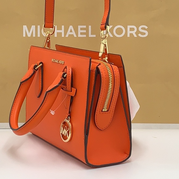 MICHAEL KORS SHEILA SMALL CENTER
ZIP SATCHEL/CROSSBODY POPPY
COLOR - Picture 9 of 16
